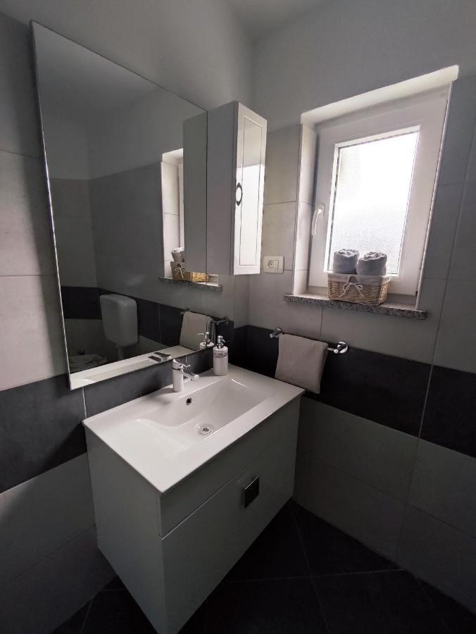 Three Lions Apartment Number 2 بولا المظهر الخارجي الصورة